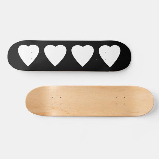 Schwarz-Weiß-Liebe Herzdesign. Skateboard (Horizontal)