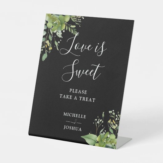 Schwarz-Weiß-Liebe im Grünen ist ein süßer Favorit Sockelschild (Vorderseite)