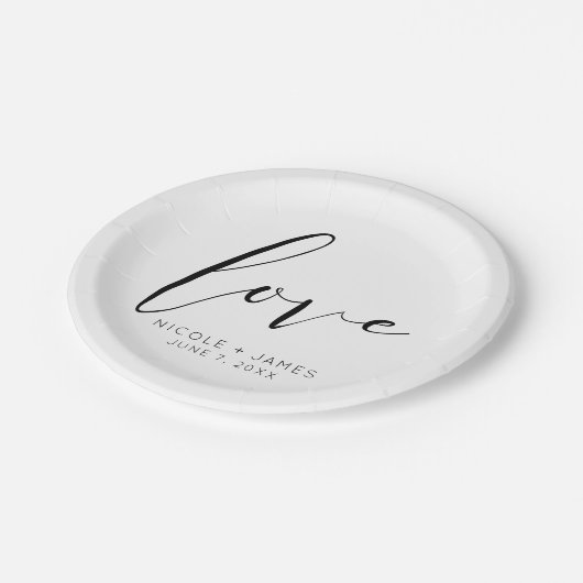 Schwarz-Weiß-LIEBE Minimal Moderne Hochzeit Pappteller (Schrägansicht)