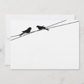 Schwarz-Weiß-Liebesvögel auf einer Wiese Einladung (Rückseite)
