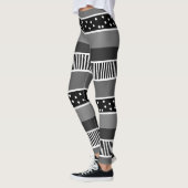 Schwarz-Weiß-Linien und Polka Dot Abstrakt Leggings (Links)