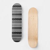 Schwarz-Weiß-Linien und Polka Dot Abstrakt Skateboard (Vorderseite)