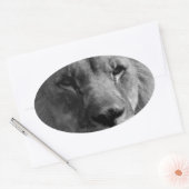 Schwarz-Weiß-Lion Ovaler Aufkleber (Umschlag)