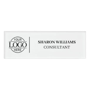 Schwarz-Weiß-Logo der Custom Company für Mitarbeit Namenschild