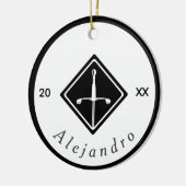 Schwarz-Weiß-Logo-Individuelle Name Jahr Keramik Ornament (Links)