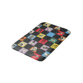 Schwarz-Weiß-LOONEY TUNES™ in bunten Schachbretter Badematte (Schrägansicht)