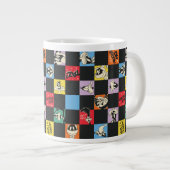 Schwarz-Weiß-LOONEY TUNES™ in bunten Schachbretter Jumbo-Tasse (Vorderseite Rechts)