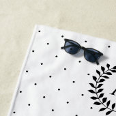 Schwarz-Weiß-Lorbeer-Monogramm-Punktmuster Strandtuch (Beispiel)