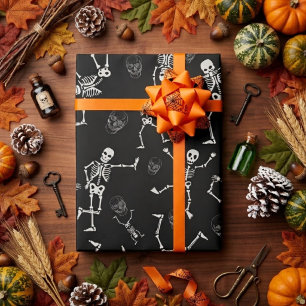 Schwarz Weiß Lustiges Tanzendes Skelett Halloween Geschenkpapier