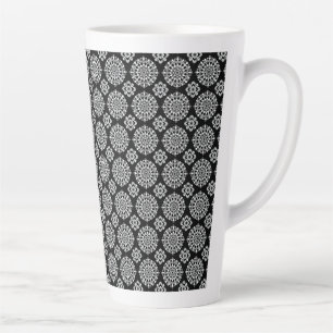 Schwarz-weiß Mandala-Design Milchtasse