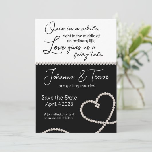 Schwarz-Weiß-Märchen Hochzeit speichern das Datum Einladung (Stehend Vorderseite)