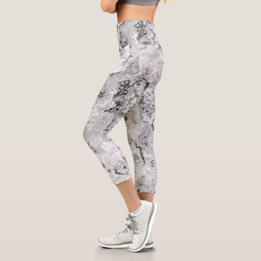 Schwarz-Weiß-Marmor Abstrakter Swirl Capri Leggings (Links)