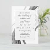 Schwarz-Weiß-Marmor-Fluid-Art Hochzeit Einladung (Stehend Vorderseite)