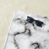 Schwarz-Weiß-Marmor-Gold-Funkelflake Monogram Strandtuch (Beispiel)