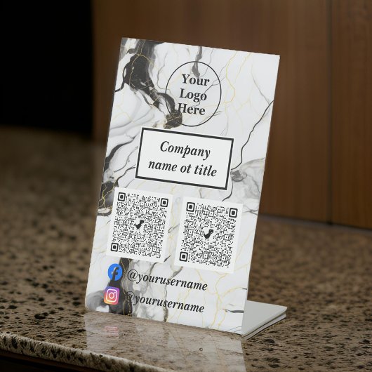 Schwarz-Weiß-Marmor Sockelschild