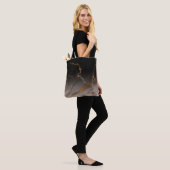 Schwarz-Weiß-Marmor Tasche (Am Model)