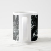 Schwarz-Weiß-Marmor-Textur Flüssige Farbkunst Jumbo-Tasse (Rückseite)