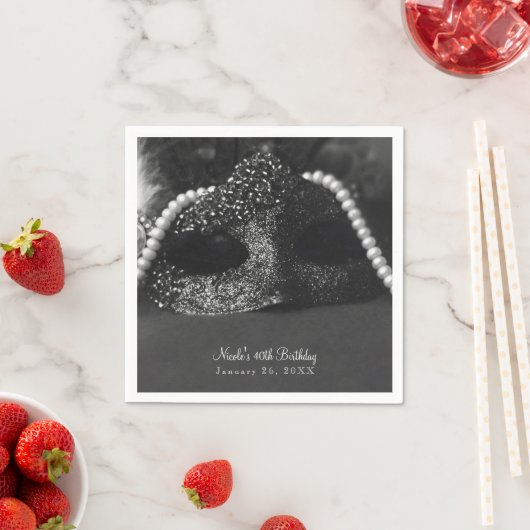 Schwarz-Weiß-Maskenmasken und Perlen Party Serviette (Beispiel)