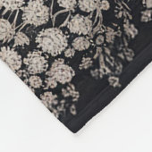 Schwarz-Weiß-Messe Schloss mit Pferd Fleecedecke (Ecke)