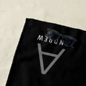 Schwarz-weiß-Minimal-Modernes Monogramm Strandtuch (Beispiel)