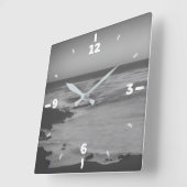 Schwarz-Weiß-Minimal-monochrome Küste Quadratische Wanduhr (Winkel)