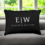 Schwarz-Weiß-Minimalistisch-Modern-Monogramm Dekokissen<br><div class="desc">Die Minimalistische Monogram Kollektion Schwarz/Weiß: Einfache Einfachheit und Eleganz in unseren minimalistischen Designs, die so gestaltet sind, dass sie Ihren Stil mühelos erweitern. Diese Kollektion wurde mit einem scharfen Blick für moderne Ästhetik gestaltet und weist elegante Schwarz-Weiß-Designs auf, die durch personalisierte Monogramme noch verstärkt werden. Von der schicken Schreibwaren bis...</div>