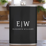 Schwarz-Weiß-Minimalistisch-Modern-Monogramm Flachmann<br><div class="desc">Die Minimalistische Monogram Kollektion Schwarz/Weiß: Einfache Einfachheit und Eleganz in unseren minimalistischen Designs, die so gestaltet sind, dass sie Ihren Stil mühelos erweitern. Diese Kollektion wurde mit einem scharfen Blick für moderne Ästhetik gestaltet und weist elegante Schwarz-Weiß-Designs auf, die durch personalisierte Monogramme noch verstärkt werden. Von der schicken Schreibwaren bis...</div>