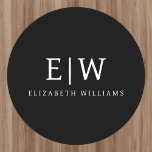 Schwarz-Weiß-Minimalistisch-Modern-Monogramm Runder Pappuntersetzer<br><div class="desc">Die Minimalistische Monogram Kollektion Schwarz/Weiß: Einfache Einfachheit und Eleganz in unseren minimalistischen Designs, die so gestaltet sind, dass sie Ihren Stil mühelos erweitern. Diese Kollektion wurde mit einem scharfen Blick für moderne Ästhetik gestaltet und weist elegante Schwarz-Weiß-Designs auf, die durch personalisierte Monogramme noch verstärkt werden. Von der schicken Schreibwaren bis...</div>