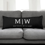 Schwarz-Weiß-Minimalistisch-Modern-Monogramm Seitenschläferkissen<br><div class="desc">Die Minimalistische Monogram Kollektion Schwarz/Weiß: Einfache Einfachheit und Eleganz in unseren minimalistischen Designs, die so gestaltet sind, dass sie Ihren Stil mühelos erweitern. Diese Kollektion wurde mit einem scharfen Blick für moderne Ästhetik gestaltet und weist elegante Schwarz-Weiß-Designs auf, die durch personalisierte Monogramme noch verstärkt werden. Von der schicken Schreibwaren bis...</div>