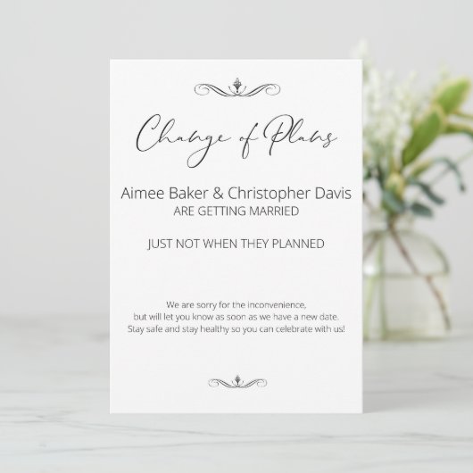 Schwarz-Weiß-Minimalistische Hochzeit verschoben Einladung (Stehend Vorderseite)