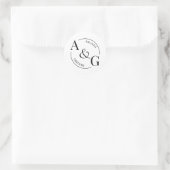 Schwarz-weiß minimalistischer Monogramm-Name-Aufkl Runder Aufkleber (Tasche)