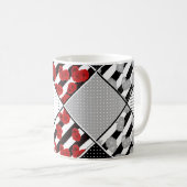 Schwarz-weiß mit rotem Retro-Patchwork Kaffeetasse (VorderseiteRechts)