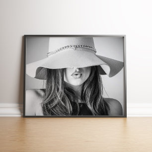 Schwarz-Weiß-Modeposter mit Hut Poster