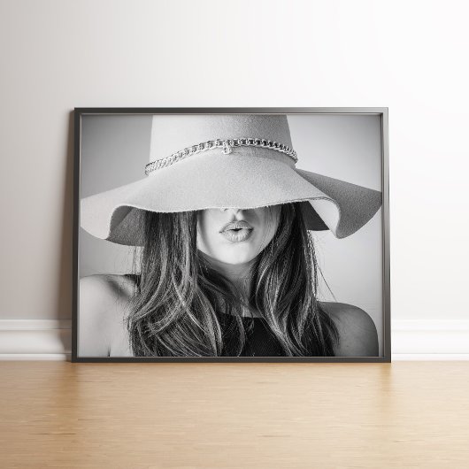Schwarz-Weiß-Modeposter mit Hut Poster
