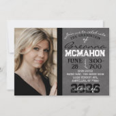 Schwarz-Weiß-Modern-Chalkboard-Abschluss Einladung (Vorderseite)