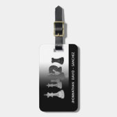 Schwarz-Weiß-Modern-Maskuliner Schachreise Gepäckanhänger (Vorderseite vertikal)