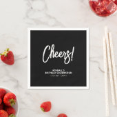 Schwarz/Weiß | Moderne Brush Lettering Cheers! Nic Serviette (Beispiel)