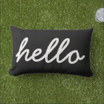 Schwarz-Weiß-Moderne Hallo Kissen Kissen Für Draußen<br><div class="desc">Niedliches und einfaches Outdoor-Kissendesign mit HELLO im Script-Schriftart oder fügen Sie Ihren eigenen Text hinzu. Klicken Sie auf die Schaltfläche "Anpassen",  um Ihren eigenen Text hinzuzufügen,  Schriftart und Farben für ein personalisiertes Design zu ändern.</div>