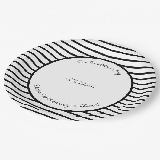 Schwarz-Weiß-Moderne Pappteller (Schrägansicht)