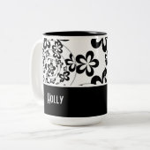 Schwarz/Weiß Moderne Personalisiert, Rings & Blume Zweifarbige Tasse (Vorderseite Links)