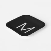 Schwarz/Weiß Moderner Minimalistischer Brief Pappteller (Gewinkelt)