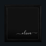 Schwarz-weiß Modernes Minimalistisches Monogramm Erinnerungskiste<br><div class="desc">Die Minimalistische Monogram Kollektion Schwarz/Weiß: Einfache Einfachheit und Eleganz in unseren minimalistischen Designs, die so gestaltet sind, dass sie Ihren Stil mühelos erweitern. Diese Kollektion wurde mit einem scharfen Blick für moderne Ästhetik gestaltet und weist elegante Schwarz-Weiß-Designs auf, die durch personalisierte Monogramme noch verstärkt werden. Von der schicken Schreibwaren bis...</div>