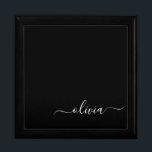 Schwarz-weiß Modernes Minimalistisches Monogramm Erinnerungskiste<br><div class="desc">Die Minimalistische Monogram Kollektion Schwarz/Weiß: Einfache Einfachheit und Eleganz in unseren minimalistischen Designs, die so gestaltet sind, dass sie Ihren Stil mühelos erweitern. Diese Kollektion wurde mit einem scharfen Blick für moderne Ästhetik gestaltet und weist elegante Schwarz-Weiß-Designs auf, die durch personalisierte Monogramme noch verstärkt werden. Von der schicken Schreibwaren bis...</div>