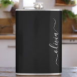 Schwarz-weiß Modernes Minimalistisches Monogramm Flachmann<br><div class="desc">Die Minimalistische Monogram Kollektion Schwarz/Weiß: Einfache Einfachheit und Eleganz in unseren minimalistischen Designs, die so gestaltet sind, dass sie Ihren Stil mühelos erweitern. Diese Kollektion wurde mit einem scharfen Blick für moderne Ästhetik gestaltet und weist elegante Schwarz-Weiß-Designs auf, die durch personalisierte Monogramme noch verstärkt werden. Von der schicken Schreibwaren bis...</div>