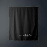 Schwarz-weiß Modernes Minimalistisches Monogramm Wandteppich<br><div class="desc">Die Minimalistische Monogram Kollektion Schwarz/Weiß: Einfache Einfachheit und Eleganz in unseren minimalistischen Designs, die so gestaltet sind, dass sie Ihren Stil mühelos erweitern. Diese Kollektion wurde mit einem scharfen Blick für moderne Ästhetik gestaltet und weist elegante Schwarz-Weiß-Designs auf, die durch personalisierte Monogramme noch verstärkt werden. Von der schicken Schreibwaren bis...</div>