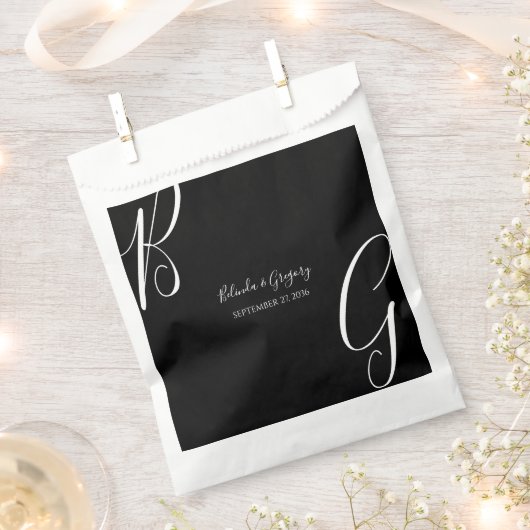 Schwarz-Weiß-Monogramm-Initialen Hochzeit Geschenktütchen (Ausgeschnitten)