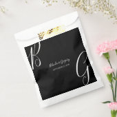 Schwarz-Weiß-Monogramm-Initialen Hochzeit Geschenktütchen (Versiegelt)