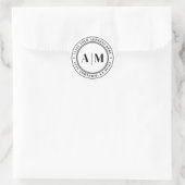 Schwarz Weiß Monogramm Rücksendeadresse Runder Aufkleber (Tasche)