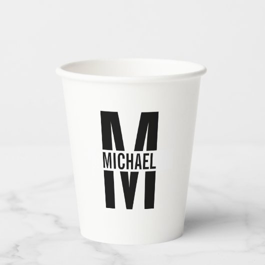 Schwarz-Weiß-Monogramm und Name Pap Pappbecher (Vorderseite)