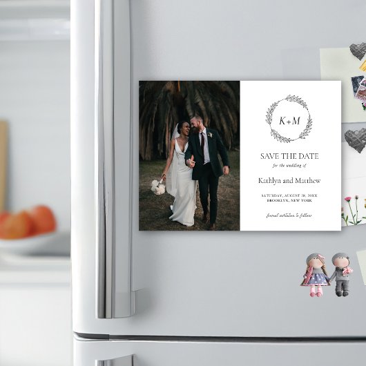 Schwarz-Weiß-Monogramm von Leaf-Wreath-Monogramm S Magneteinladung